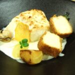 Dos de cabillaud au jus de palourdes, yuzu et cromesquis au citron