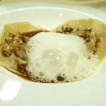 Raviole de foie gras et pralin au noix